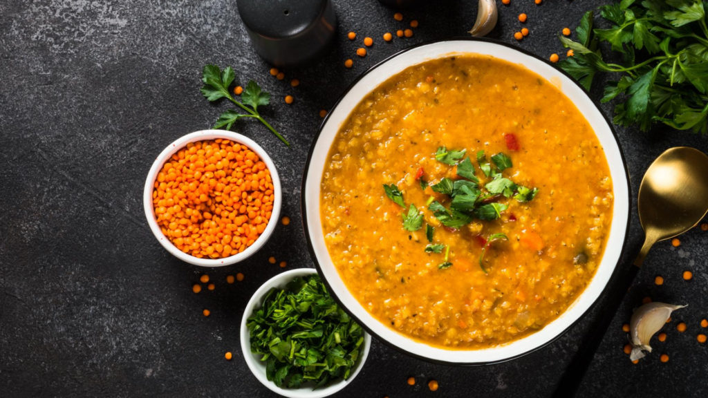 Linsensuppe mit Pflaumen. 100% vegan Super lecker – HelloVegan.de