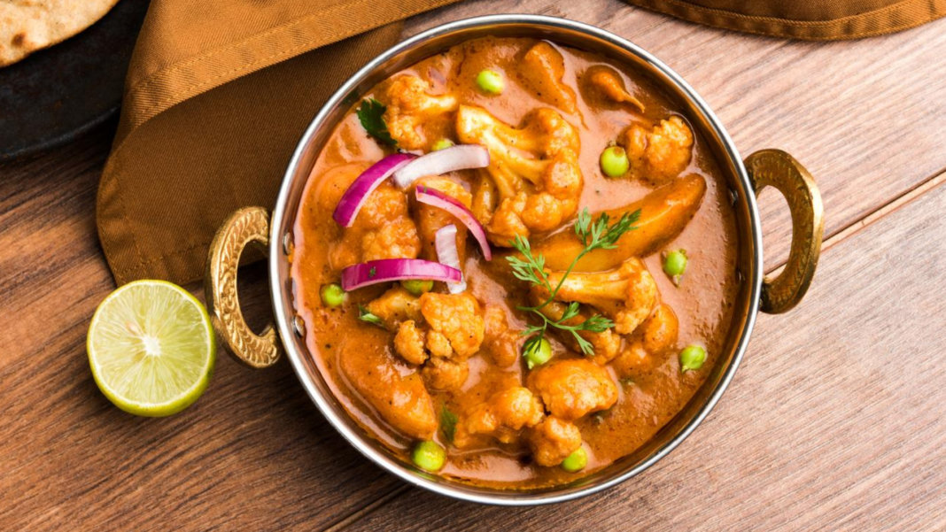 Aloo Gobi Matar - Indisches Kartoffel-Blumenkohl-Erbsen-Curry. 100% ...