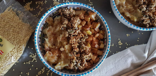 Hirse-Porridge mit karamellisierten Früchten