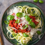 Zoodles mit Linsenbolognese