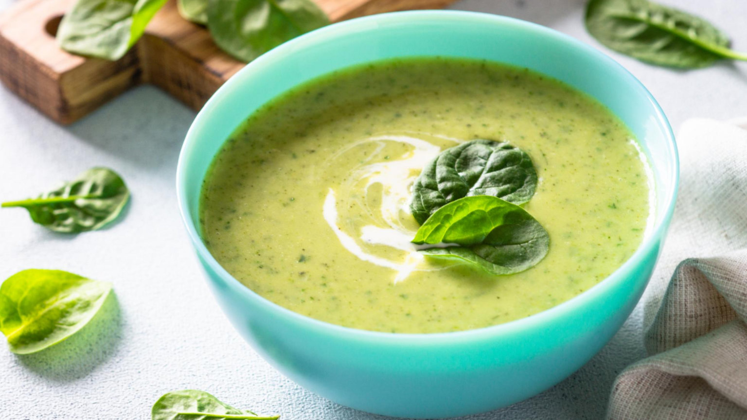 Zucchini-Spinat-Suppe. 100% vegan Super lecker – HelloVegan.de